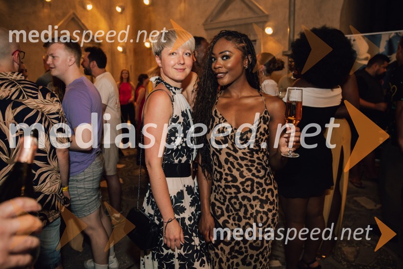  Nina  Žnideršič, fotografinja;  Rhianne-Louise McCaulsky, igralka, pevkaMuzikal Bodyguard, 72. Ljubljana Festival