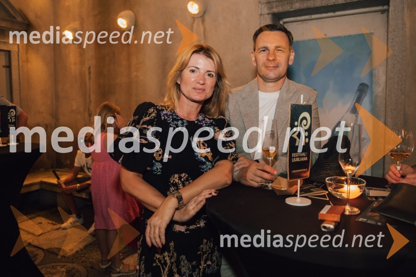  Metka  Kejžar, direktorica, DigiTalk d.o.o.; dr. Mitja Pirc, poslovni direktor AT Kearney, d.o.o.Muzikal Bodyguard, 72. Ljubljana Festival