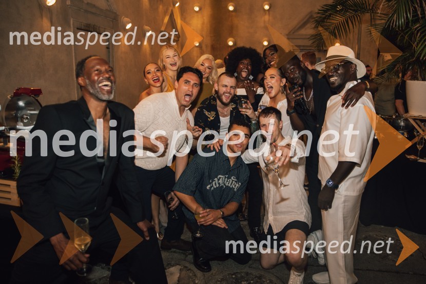   David-Michael Johnson, igralec;  Emma Robotham-Hunt, pevka, plesalka;  Alice Oberg, pevka, plesalka;  ... ;  Verity Thompson, igralka;  ... ;  Choolwe Laina Muntanga, igralka, pevka;  ... ;  Marion Fagbemi, pevka, igralka;  Ben Whitnall, plesalec;  Charlotte Louise, igralka;  Gustave Die, igralec;  Mykal Rand, režiser in koreografMuzikal Bodyguard, 72. Ljubljana Festival