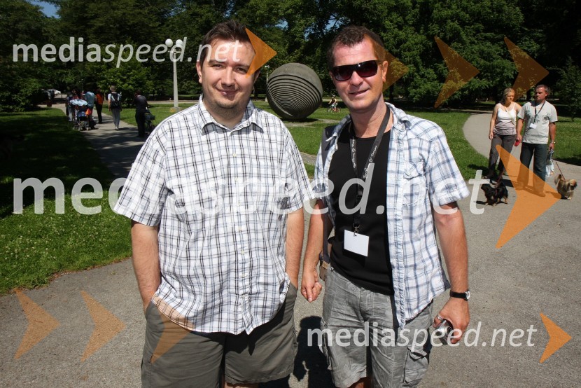 Dr. Rok Štibler, veterinar ter vodja Društva za varstvo in proti mučenju živali Maribor in Andrej Okreša, novinar Radia City ter tajnik Društva za varstvo in proti mučenju živali Maribor1. Tačkov tek