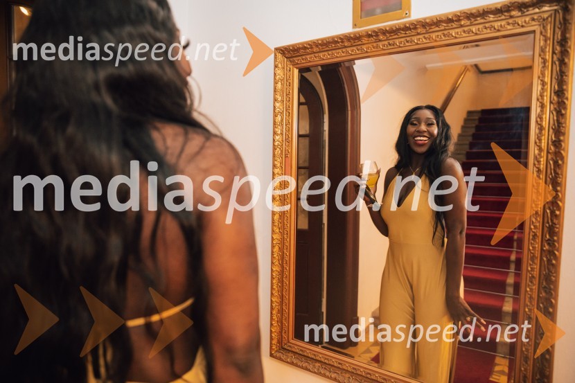  Marion Fagbemi, pevka, igralkaMuzikal Bodyguard, 72. Ljubljana Festival