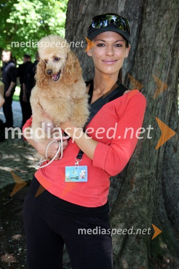 Nataša Dobelšek, manekenka in pes Asko1. Tačkov tek