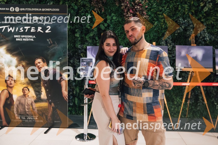  Simona Bračun Rok, Cineplexx;  Klemen Bunderla, radijski voditelj, radio AktualAction Night s filmom Twister 2 v Cineplexx Ljubljana