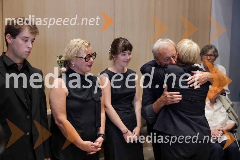  ... ;  Karmen Ogulin;  ... ;  Mirč Ogulin; dr. Robert Golob, predsednik vlade RSSlovo od humanitarke Anite Ogulin