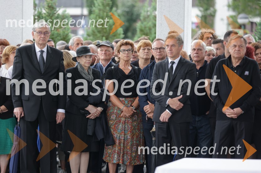  Danilo Türk, nekdanji predsednik Republike Slovenije;  Barbara Miklič Türk;  ... ; dr. Robert Golob, predsednik vlade RS;  Zoran Janković, župan, Mestna občina LjubljanaSlovo od humanitarke Anite Ogulin