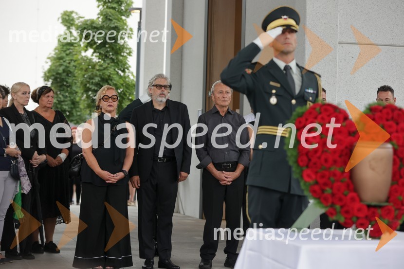  Karmen Ogulin;  ... ;  Mirč Ogulin;  ... Slovo od humanitarke Anite Ogulin