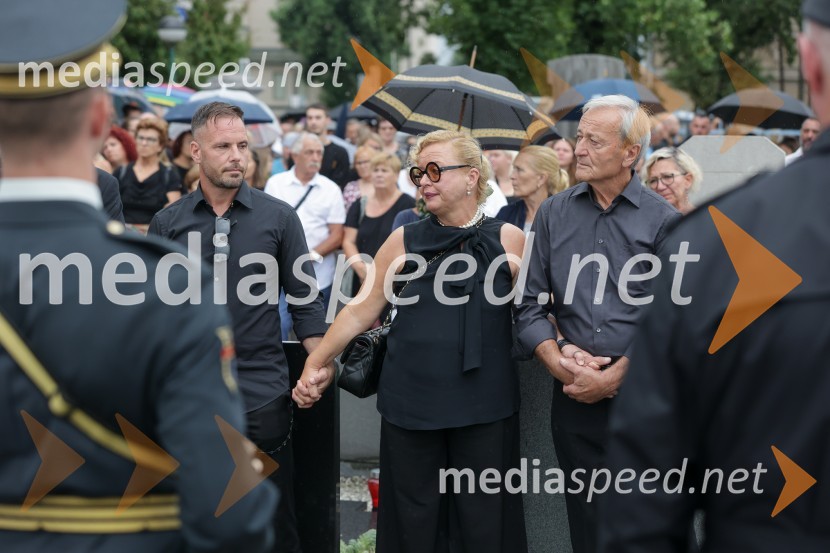  Simon Ogulin;  Karmen Ogulin;  Mirč OgulinSlovo od humanitarke Anite Ogulin