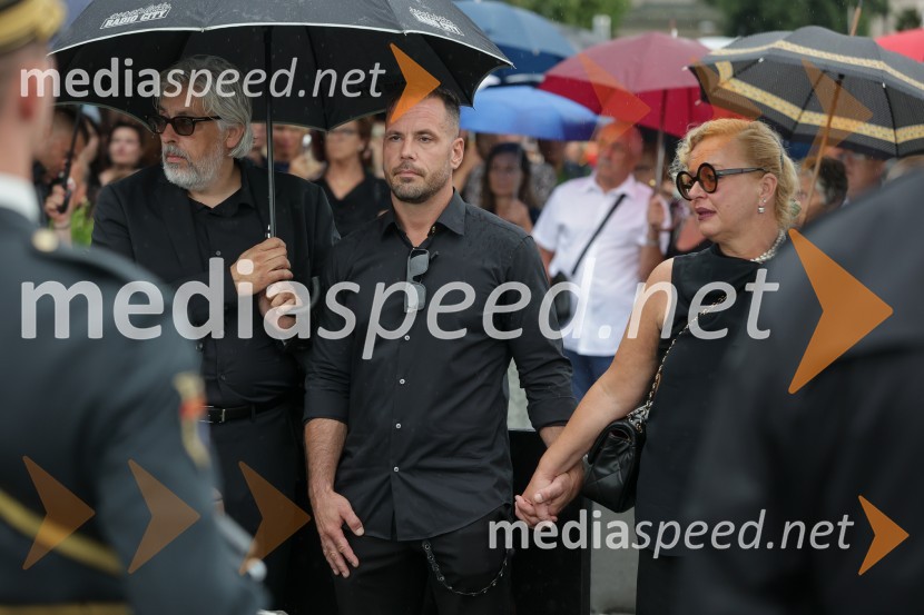  ... ;  Simon Ogulin;  Karmen OgulinSlovo od humanitarke Anite Ogulin