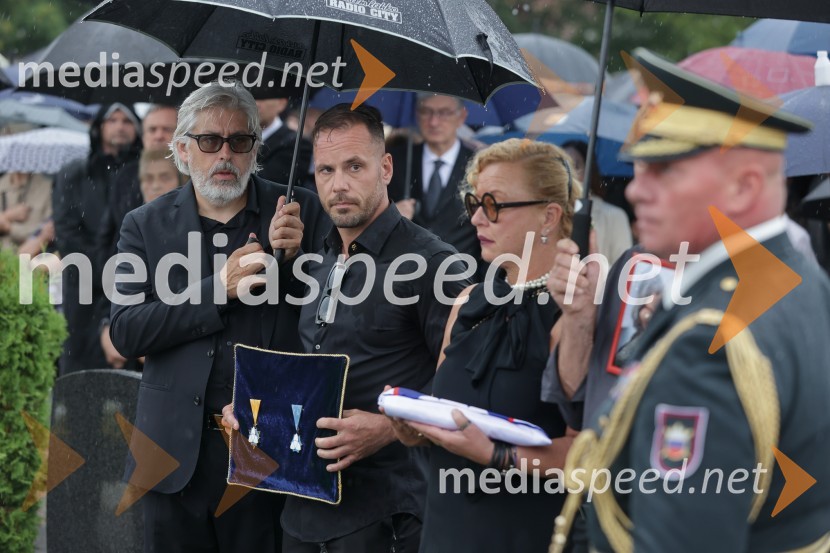  ... ;  Simon Ogulin;  Karmen OgulinSlovo od humanitarke Anite Ogulin