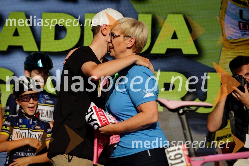  Tadej Pogačar, kolesar; dr. Nataša Pirc Musar, predsednica Republike SlovenijeSprejem Tadeja Pogačarja v Ljubljani