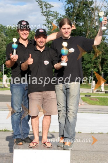 Iz leve: 2.mesto Matevž Hribar, zmagovalec Robert Oblak in 3.mesto Tine SaradžinHITROSTNI MOTOCIKLIZEM, DP4 - Pokal Tomos