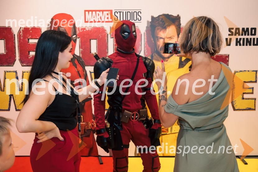  Simona Bračun Rok, Cineplexx;  Matic  Gaiser, cosplayer, costumer;  Ana Raščan, voditeljica in novinarkaVečer superjunakov s filmom Deadpool & Wolverine v Cineplexx Ljubljana