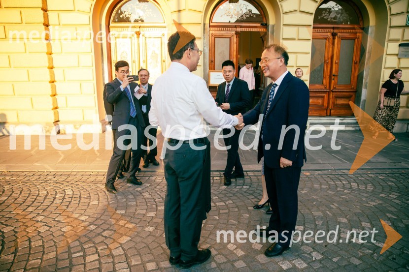  Wang Shunqing, kitajski veleposlanik v Sloveniji;  ... Simfonični orkester iz Ningboja na Ljubljana Festivalu