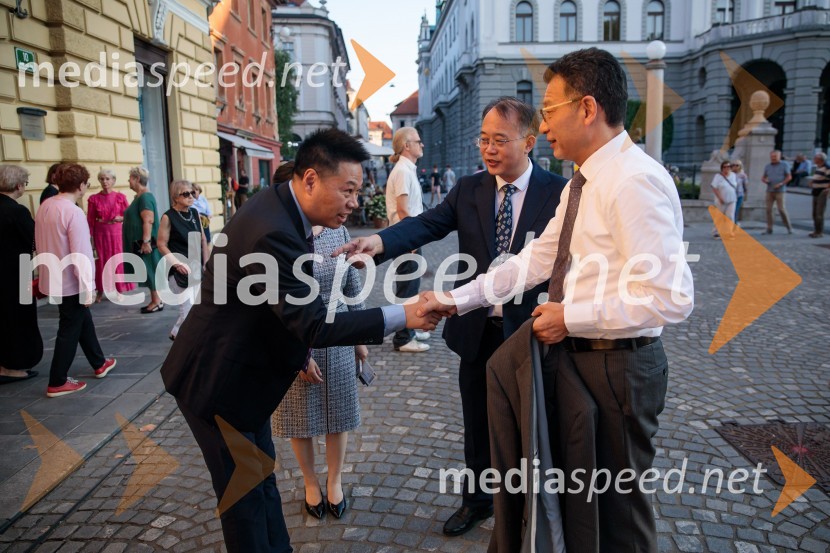 ... ;  ... ;  Wang Shunqing, kitajski veleposlanik v SlovenijiSimfonični orkester iz Ningboja na Ljubljana Festivalu