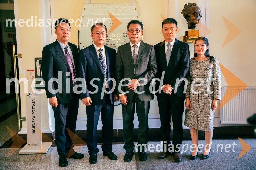  ... ;  ... ;  Wang Shunqing, kitajski veleposlanik v Sloveniji;  ... ;  ... Simfonični orkester iz Ningboja na Ljubljana Festivalu