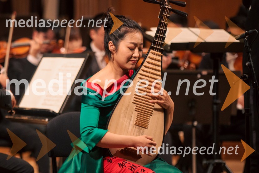  Yuanchun  Yu, profesorica pipe, Osrednji konservatorij za glasbo v PekinguSimfonični orkester iz Ningboja na Ljubljana Festivalu