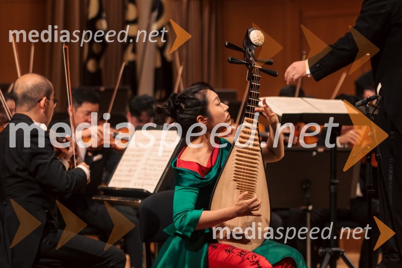 Yuanchun  Yu, profesorica pipe, Osrednji konservatorij za glasbo v PekinguSimfonični orkester iz Ningboja na Ljubljana Festivalu