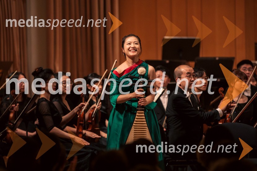  Yuanchun  Yu, profesorica pipe, Osrednji konservatorij za glasbo v PekinguSimfonični orkester iz Ningboja na Ljubljana Festivalu