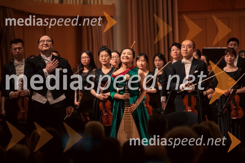  Ji  Yu, dirigent;  Yuanchun  Yu, profesorica pipe, Osrednji konservatorij za glasbo v PekinguSimfonični orkester iz Ningboja na Ljubljana Festivalu