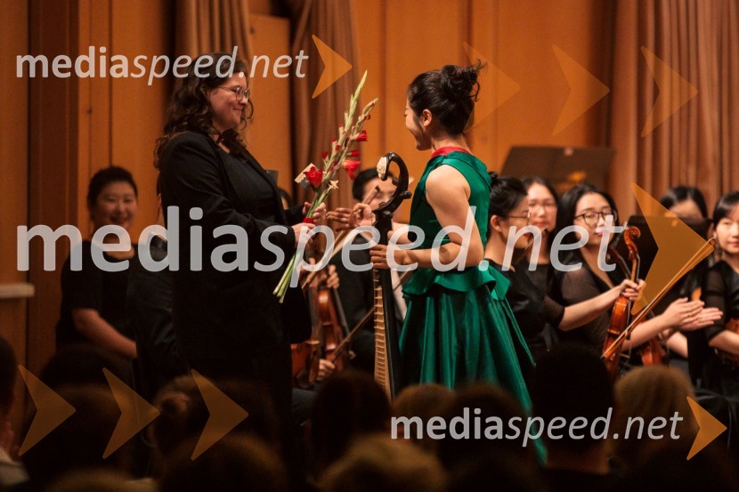  Yuanchun  Yu, profesorica pipe, Osrednji konservatorij za glasbo v PekinguSimfonični orkester iz Ningboja na Ljubljana Festivalu