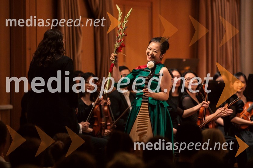  Yuanchun  Yu, profesorica pipe, Osrednji konservatorij za glasbo v PekinguSimfonični orkester iz Ningboja na Ljubljana Festivalu