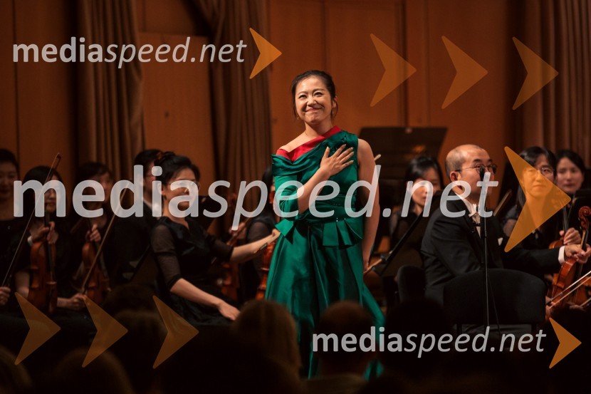  Yuanchun  Yu, profesorica pipe, Osrednji konservatorij za glasbo v PekinguSimfonični orkester iz Ningboja na Ljubljana Festivalu