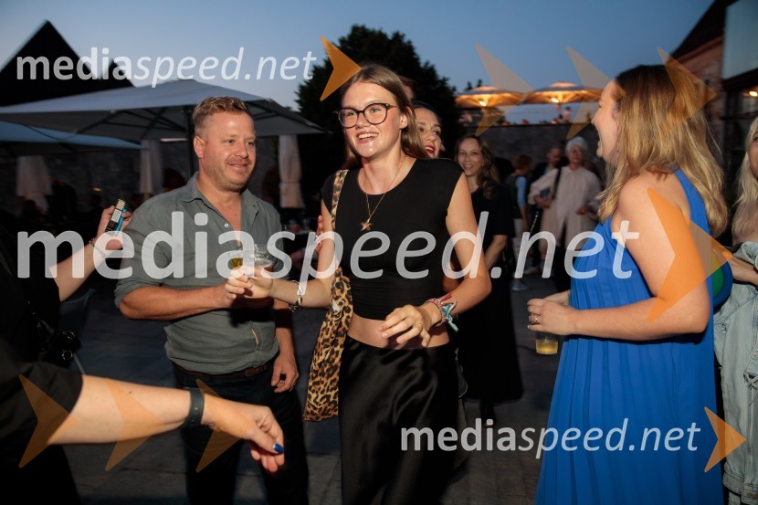  ... ;  Mila Bezjak, igralkaOdrešitev za začetnike, predpremiera filma Sonje Prosenc