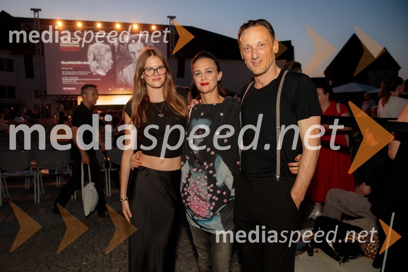  Mila Bezjak, igralka;  Katarina Stegnar, igralka;  Marko  Mandić, igralecOdrešitev za začetnike, predpremiera filma Sonje Prosenc