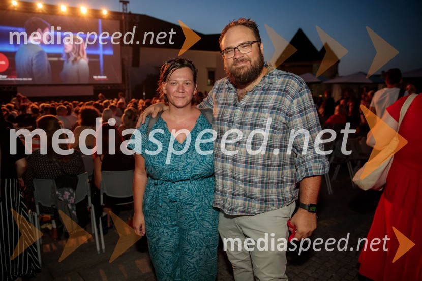  Iza Strehar, dramatičarka in scenaristka;  Žiga Virc, slovenski režiserOdrešitev za začetnike, predpremiera filma Sonje Prosenc