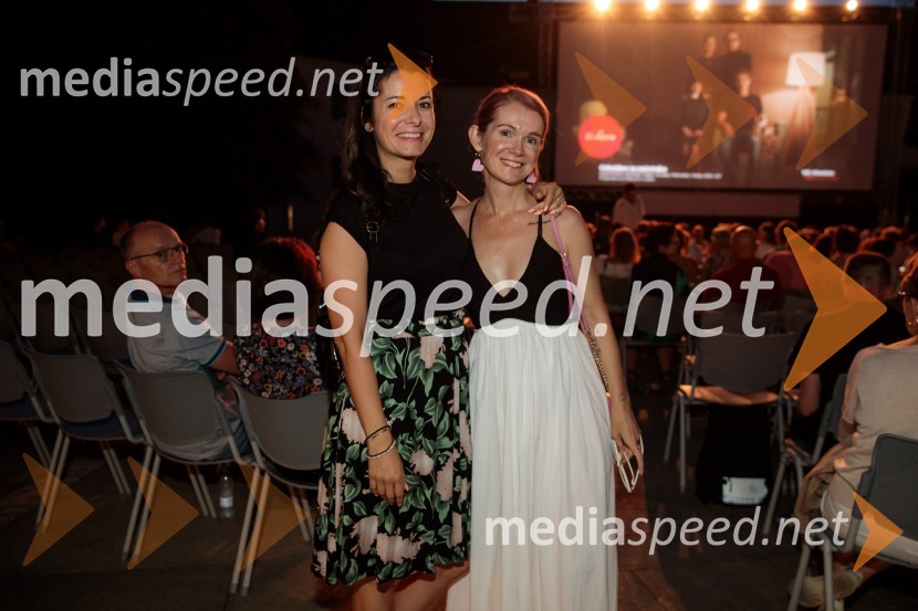  Jana Morelj, radijska in TV voditeljica;  Andreja PočkajOdrešitev za začetnike, predpremiera filma Sonje Prosenc