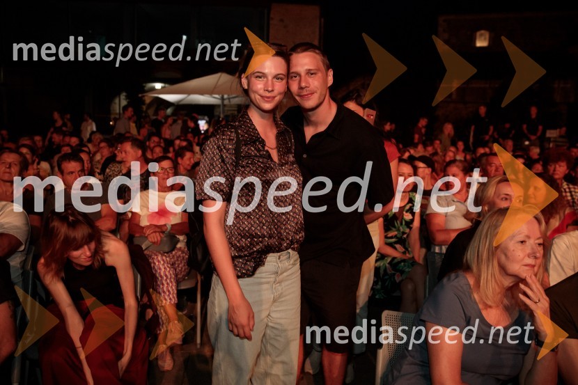  Klara Kuk, igralka, manekenka;  Timon Šturbej, igralecOdrešitev za začetnike, predpremiera filma Sonje Prosenc