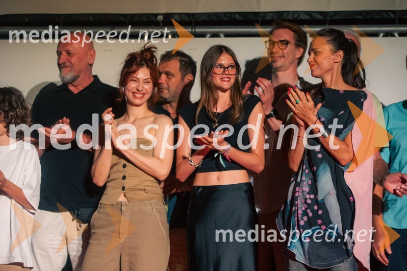  ... ;  Judita Frankovic Brdar, igralka;  ... ;  Mila Bezjak, igralka;  Jure Henigman, igralec;  Katarina Stegnar, igralkaOdrešitev za začetnike, predpremiera filma Sonje Prosenc