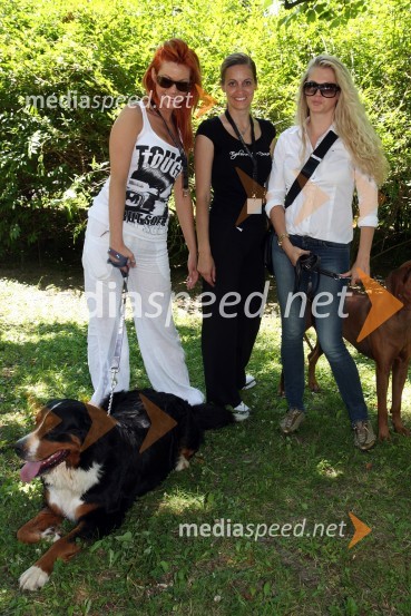 Stančka Šukalo Šeško, manekenka, Mihaela Margan - Miša, novinarka in Playboyeva zajčica in Maša Merc, Miss Slovenije 20001. Tačkov tek