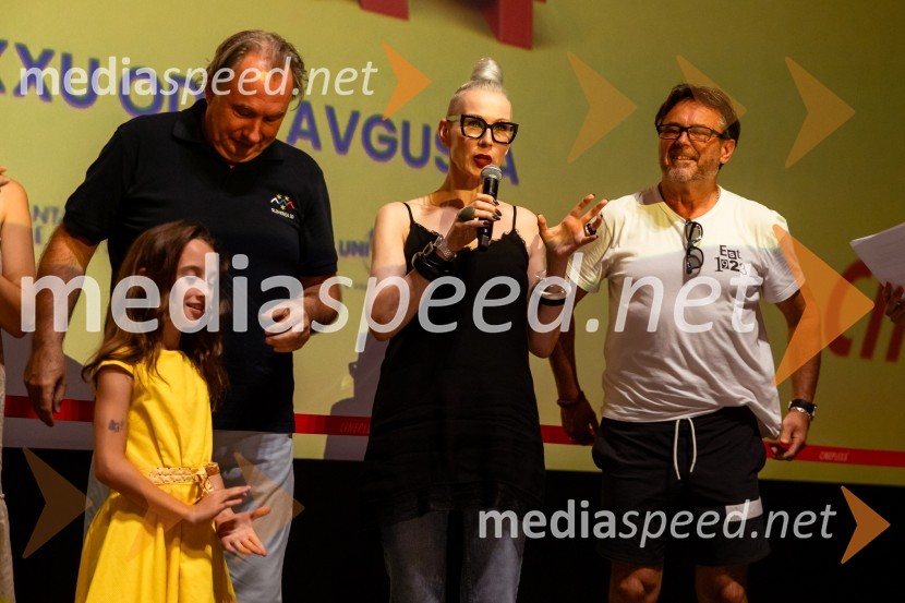  Neža Bunič;  Marjan Bunič, pevec, voditelj, Radio Ognjišče;  Miroslava Berginc, prevajalka, glasovna igralka;  Jernej Kuntner, igralecJaz, baraba 4, premiera v Cineplexx Ljubljana