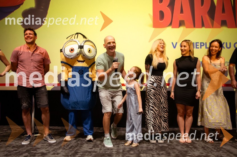  Žiga Bunič, igralec;  Matevž Müller, igralec;  Žaža Livija Müller;  Brina Arbajter, pevka, glasovna igralka;  Vita Škof;  Maša Tiselj, sinhronizatorka, igralkaJaz, baraba 4, premiera v Cineplexx Ljubljana