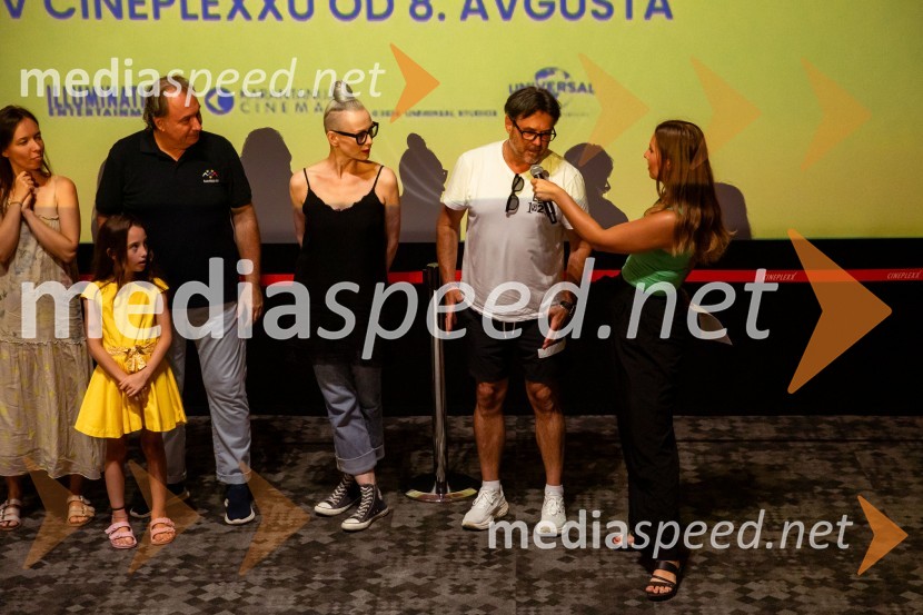  Neža Bunič;  Marjan Bunič, pevec, voditelj, Radio Ognjišče;  Miroslava Berginc, prevajalka, glasovna igralka;  Jernej Kuntner, igralec;  Lara Tošić, radijska voditeljicaJaz, baraba 4, premiera v Cineplexx Ljubljana