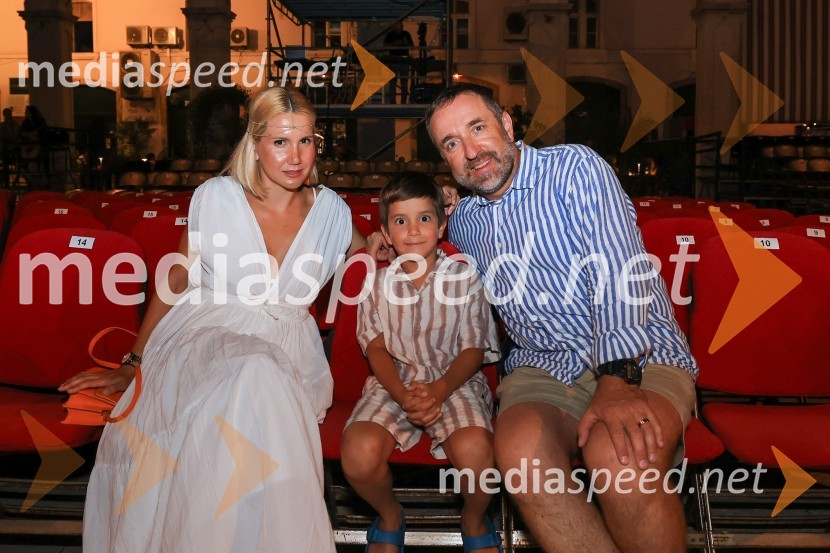  Natalija Cvetko, Mediaspeed d.o.o.;  Teo Anton Cvetko;  Borut  Cvetko, kreativni direktor, Mediaspeed d.o.o.Balet Gospa Bovary na Splitskem poletnem festivalu