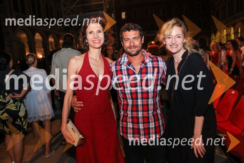  Milka Hrabar Bartolović, asistentka koreografinje;  George Stanciu, asistent koreografke;  Valentina Turcu, koreografinja in baletna solistkaBalet Gospa Bovary na Splitskem poletnem festivalu