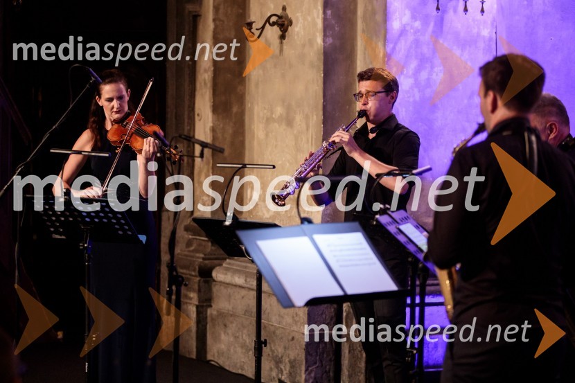  Petra Kovačič, violina;  Andrej Omejc, sopranski saksofon, 4 Saxess EnsembleKvartet saksofonov Ensemble 4Saxess na Ljubljana Festivalu