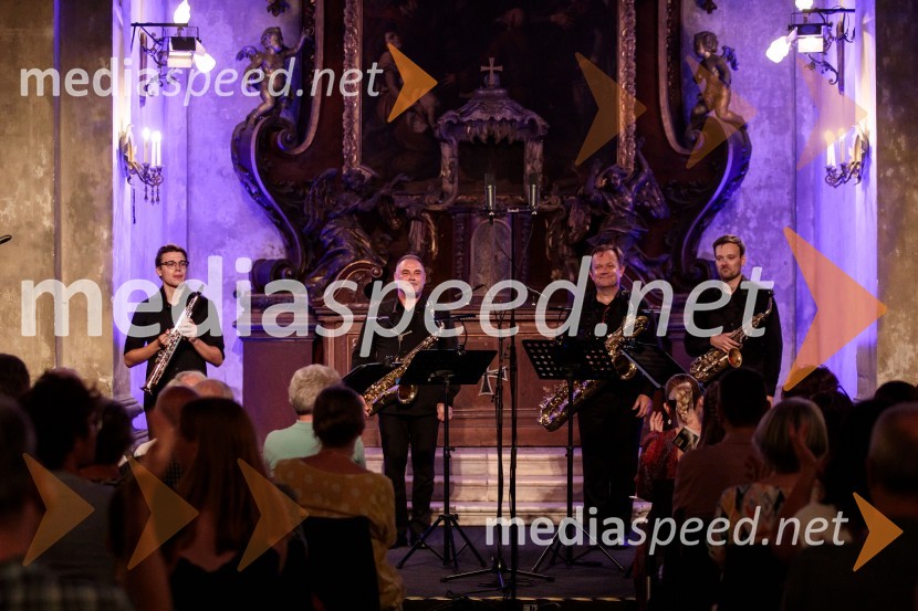  Andrej Omejc, sopranski saksofon, 4 Saxess Ensemble; prof. Matjaž Drevenšek, saksofonist;  Dejan Prešiček, baritonski saksofon, 4 Saxess Ensemble;  Oskar Laznik, altovski saksofon, 4 Saxess EnsembleKvartet saksofonov Ensemble 4Saxess na Ljubljana Festivalu