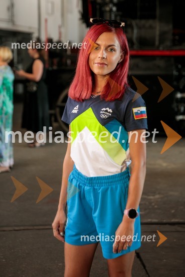  Klara Lukan, atletinjaSprejem slovenskih olimpijcev na Kongresnem trgu