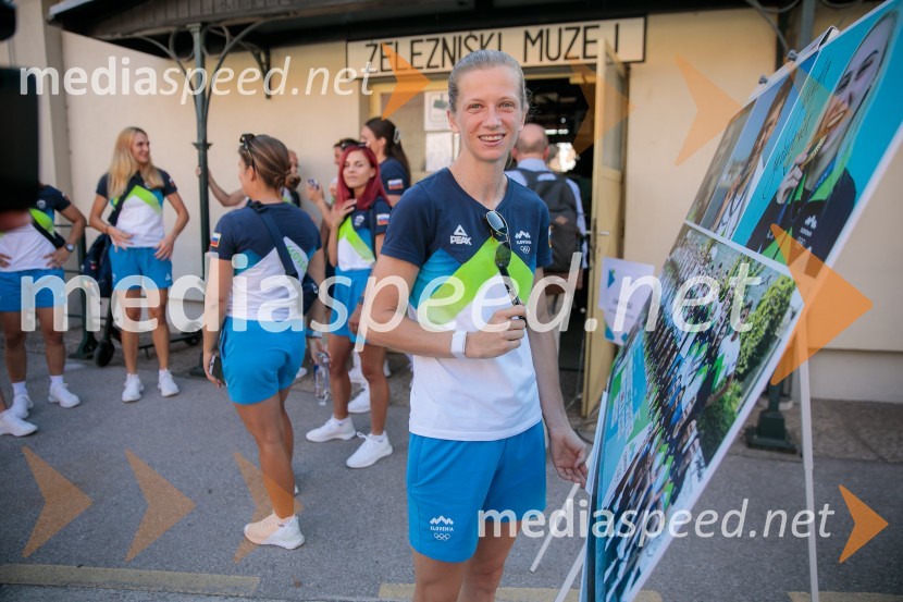  Tina Šutej, atletinjaSprejem slovenskih olimpijcev na Kongresnem trgu