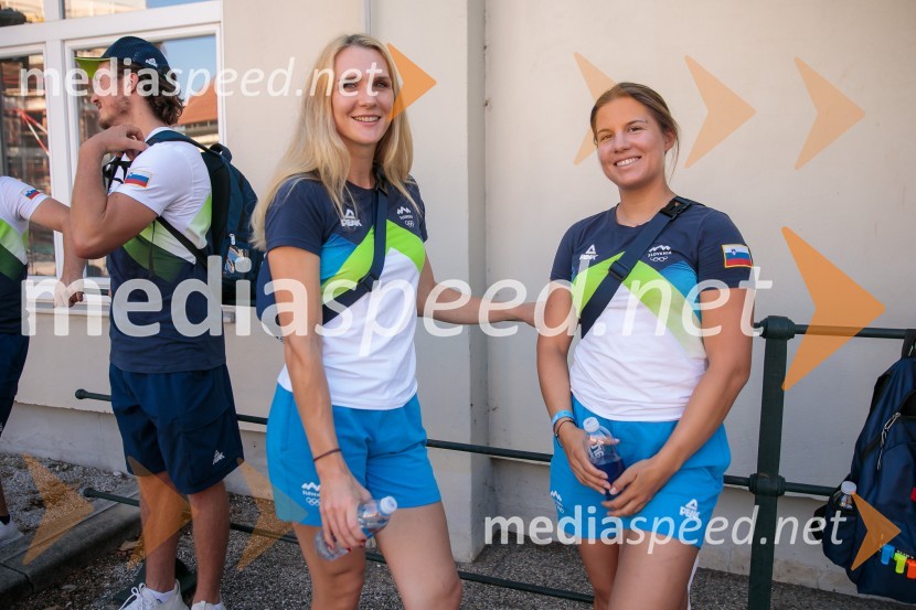  Nina Kostanjšek, veslačica;  Lin Pletikos, jadralkaSprejem slovenskih olimpijcev na Kongresnem trgu