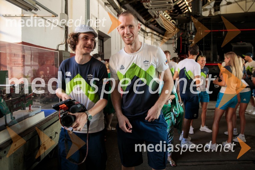  ... ;  Tine Urnaut, odbojkarSprejem slovenskih olimpijcev na Kongresnem trgu