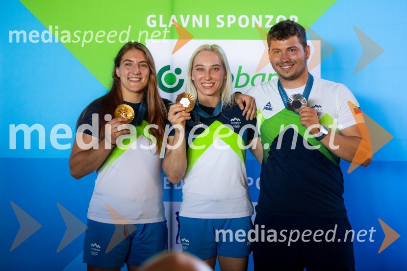  Andreja Leški, judoistka;  Janja Garnbret, športna plezalka;  Toni Vodišek, kajtarSprejem slovenskih olimpijcev na Kongresnem trgu