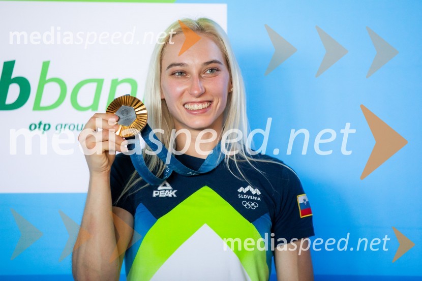  Janja Garnbret, športna plezalkaSprejem slovenskih olimpijcev na Kongresnem trgu