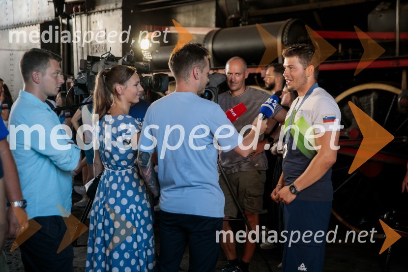  ... ;  Toni Vodišek, kajtarSprejem slovenskih olimpijcev na Kongresnem trgu