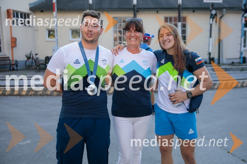  Toni Vodišek, kajtar;  ... ;  Andreja Leški, judoistkaSprejem slovenskih olimpijcev na Kongresnem trgu