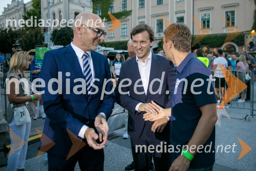  Urban  Korenjak, direktor trženja Europlakat;  ... ;  Tomaž Bergoč,  izvršni direktor UNICEF-a SlovenijaSprejem slovenskih olimpijcev na Kongresnem trgu
