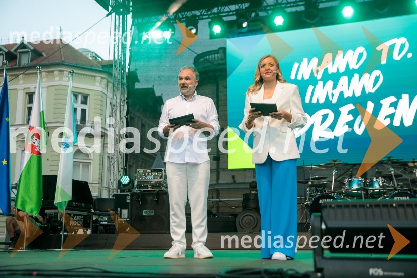  Aleš Smrekar, novinar in dnevni urednik Val202;  Anja Hlača Ferjančič, novinarka, RTVSprejem slovenskih olimpijcev na Kongresnem trgu